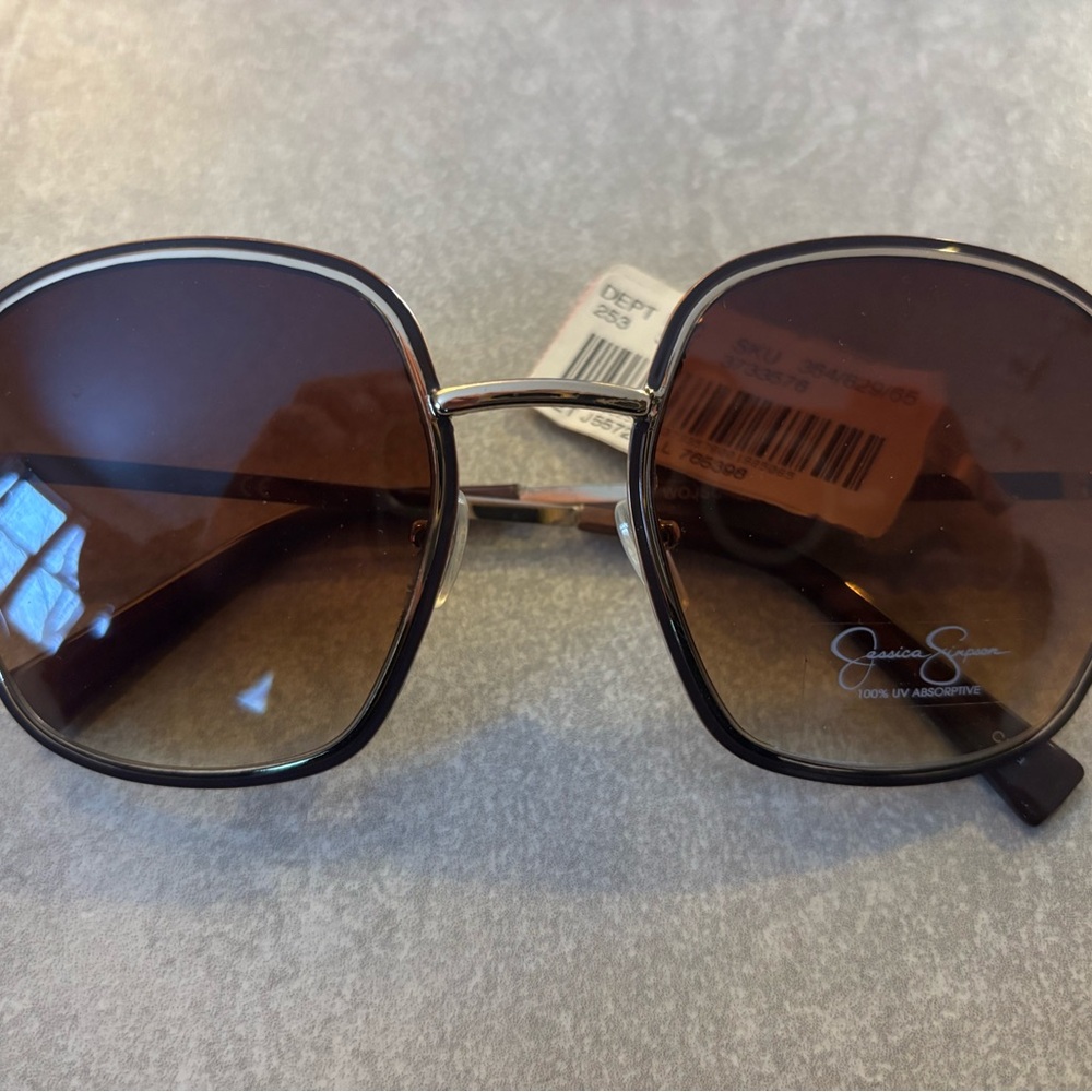 Jessica Simpson Oversized Sunglasses With Case - Picture 3 of 10